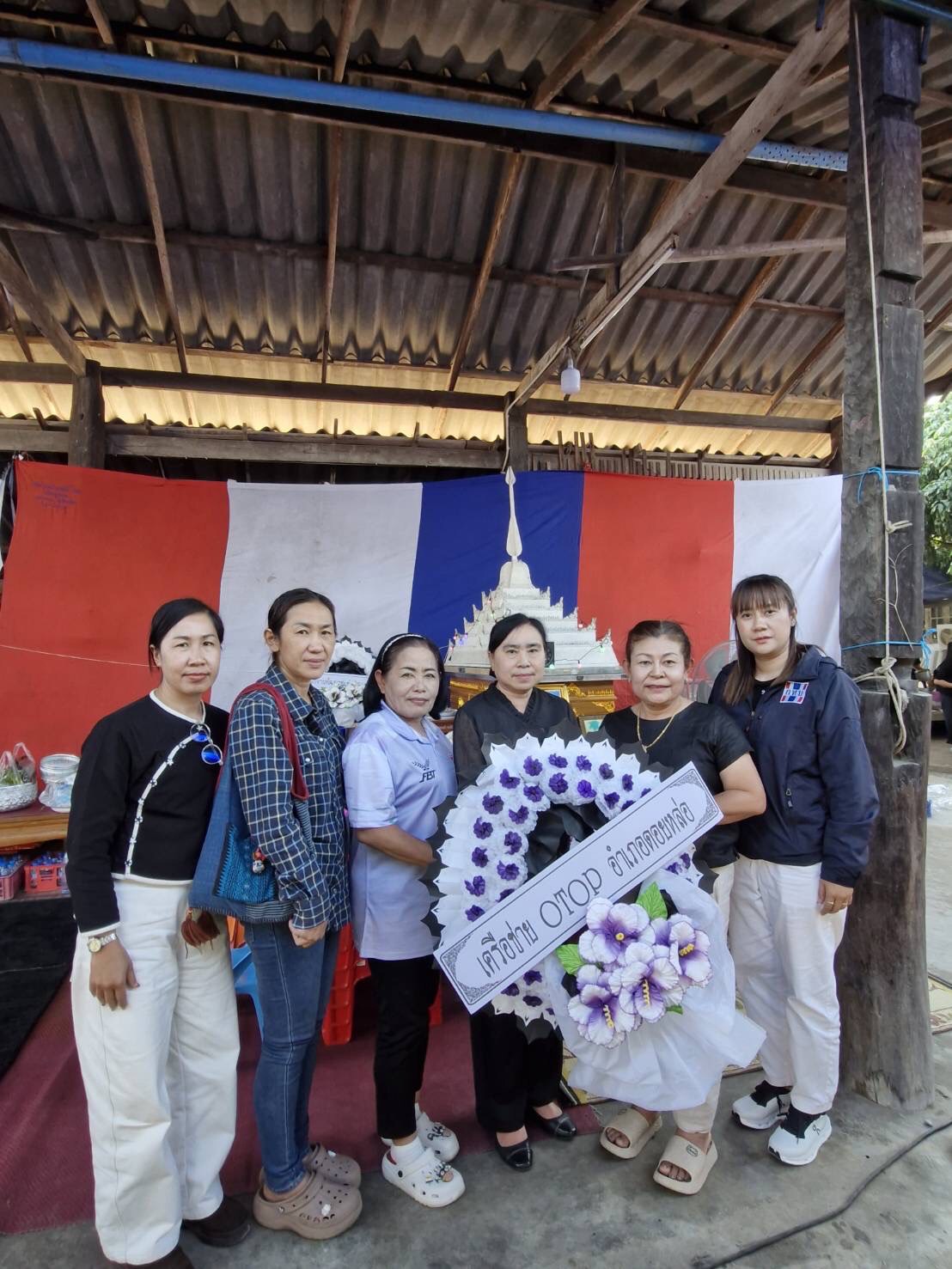 ⛰#พช.ดอยหล่อและเครือข่ายผู้ประกอบการ OTOP อำเภอดอยหล่อ :  ร่วมเคารพศพ และแสดงความไว้อาลัยแก่ครอบครัว นางสาวจิรภรณ์ เป็งปัน ผู้ผลิตผู้ประกอบการ OTOP อำเภอดอยหล่อ 