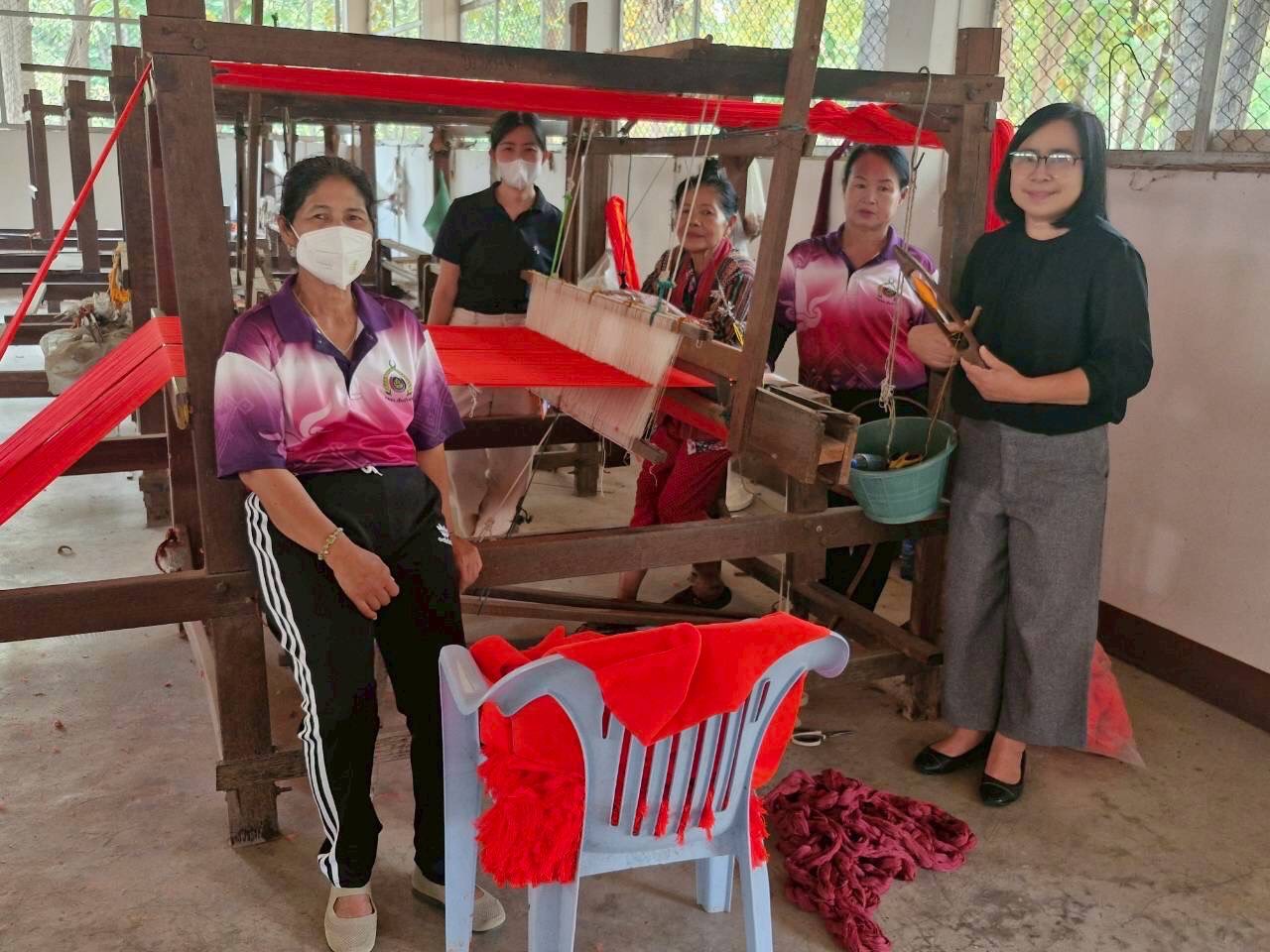 ⛰พช.ดอยหล่อ : ติดตามและตรวจสอบสถานะกลุ่มก่อนกู้ยืมเงินกองทุนพัฒนาบทบาทสตรี