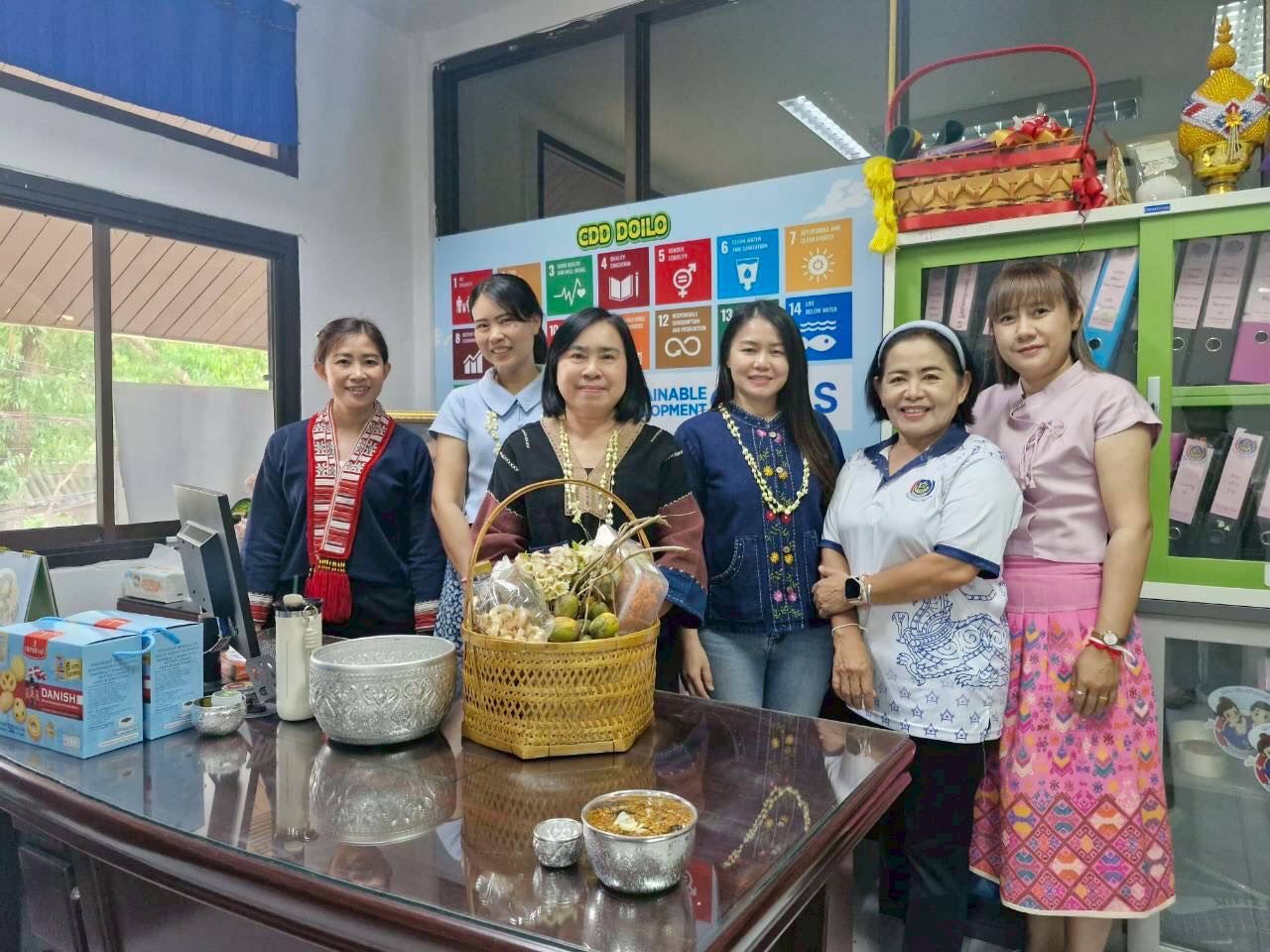 พช.ดอยหล่อ : ร่วมกิจกรรมสืบสาน ได้จัดกิจกรรมสืบสาน “สระเกล้าดำหัว พัฒนาการอำเภอดอยหล่อ”ประจำปี 2569