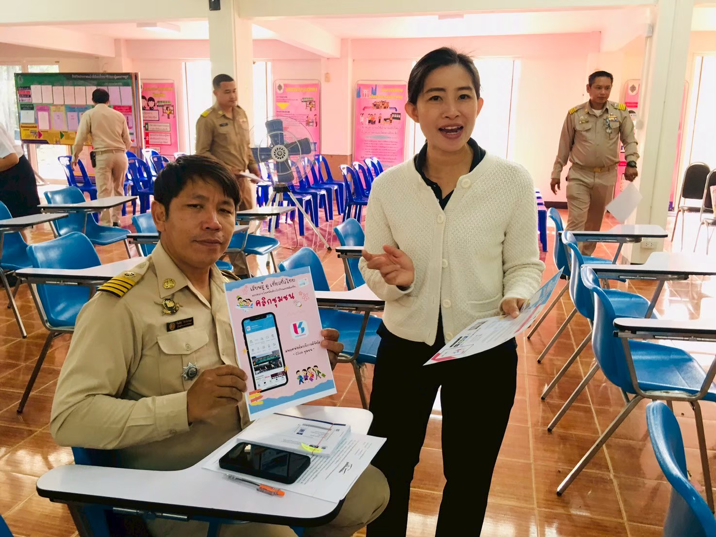 #พช.ดอยหล่อ : ประชาสัมพันธ์ แอพลิเคชั่น "Click ชุมชน" โฉมใหม่ แก่ผู้ใหญ่บ้านในพื้นที่ตำบลสันติสุข ใช้ประโยชน์จากClick ชุมชน